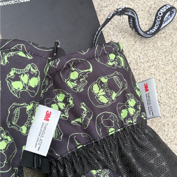 DC Shoes Skull Snow Winter Gloves - Picture 9 of 11
